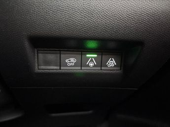 Peugeot E-2008 50kWh GT Premium (136 ps) - REVERSE CAM - NAV - HEATED SEATS