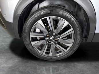 Peugeot E-2008 50kWh GT Premium (136 ps) - REVERSE CAM - NAV - HEATED SEATS