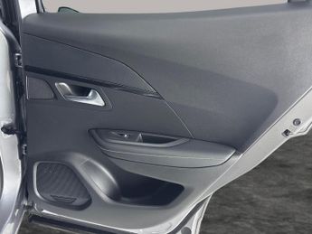 Peugeot E-2008 50kWh GT Premium (136 ps) - REVERSE CAM - NAV - HEATED SEATS