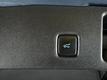 Ford Kuga 2.5 Duratec 14.4kWh ST-Line X Edition Plug-in CVT (225 ps) - NAV