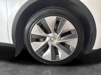 Tesla Model Y SUV RWD (346 ps) - HEATED STEERING - WIFI - BLIND SPOT ASSIST