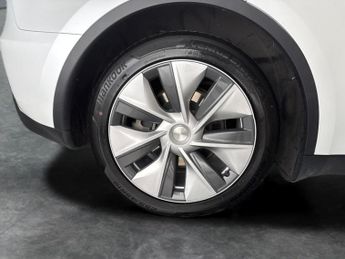 Tesla Model Y SUV RWD (346 ps) - HEATED STEERING - WIFI - BLIND SPOT ASSIST