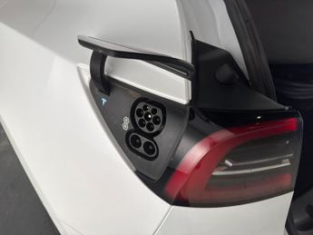 Tesla Model Y SUV RWD (346 ps) - HEATED STEERING - WIFI - BLIND SPOT ASSIST