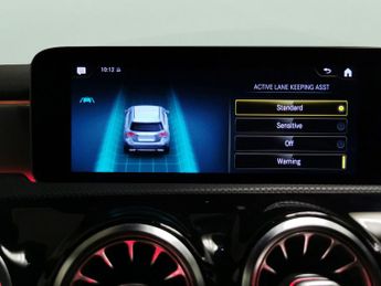 Mercedes-Benz A Class 2.0 A200d AMG Line (Premium 2) 8G-DCT (150 ps) - SELF PARK - REV