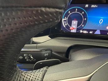 Volkswagen Golf 2.0 TDI GTD DSG (200 ps) - DIGITAL DASH - PADDLE SHIFT - PARK SE