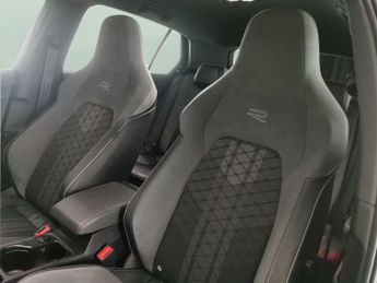 Volkswagen Golf 1.5 eTSI MHEV R-Line DSG (150 ps) - HEATED STEERING - BLUETOOTH
