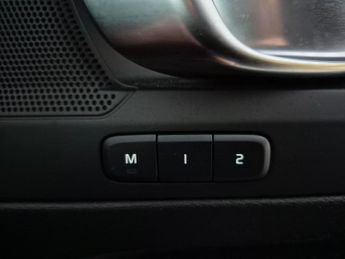 Volvo XC40 Recharge Twin 82kWh Plus AWD (408 ps) - KEYLESS ENTRY - PARK ASS
