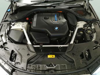BMW 5 Series 2.0 530e 12kWh SE Plug-in Steptronic (292 ps) - PARK ASSIST - LE