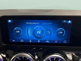 Mercedes-Benz EQA EQA 250+ 70.5kWh AMG Line (Premium) (190 ps) - NAV - HEATED LEAT