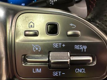 Mercedes-Benz EQA EQA 250+ 70.5kWh AMG Line (Premium) (190 ps) - NAV - HEATED LEAT
