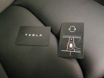 Tesla Model Y SUV RWD (346 ps) - HEATED STEERING - WIFI - BLIND SPOT ASSIST