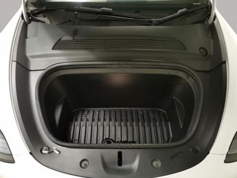 Tesla Model Y SUV RWD (346 ps) - HEATED STEERING - WIFI - BLIND SPOT ASSIST