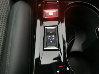 Peugeot E-2008 50kWh GT (7kW Charger) (136 ps) - BLACK ROOF RAILS - LED - REVER