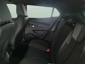 Peugeot E-2008 50kWh GT (7kW Charger) (136 ps) - BLACK ROOF RAILS - LED - REVER