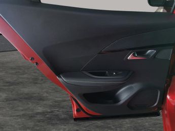 Peugeot E-2008 50kWh GT (7kW Charger) (136 ps) - BLACK ROOF RAILS - LED - REVER