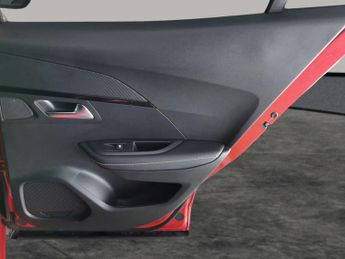Peugeot E-2008 50kWh GT (7kW Charger) (136 ps) - BLACK ROOF RAILS - LED - REVER