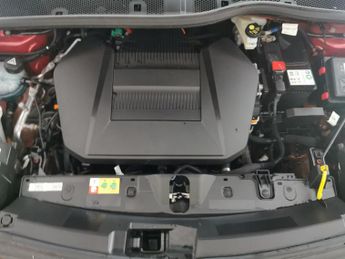 Peugeot E-2008 50kWh GT (7kW Charger) (136 ps) - BLACK ROOF RAILS - LED - REVER