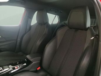 Peugeot E-2008 50kWh GT (7kW Charger) (136 ps) - BLACK ROOF RAILS - LED - REVER