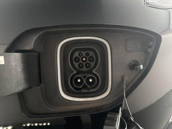 Hyundai Kona 39kWh SE Connect (10.5kW Charger) (136 ps) - LANE DEPARTURE  - B