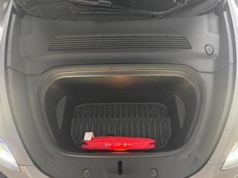Tesla Model Y SUV RWD (346 ps) - HEATED STEERING - WIFI - BLIND SPOT ASSIST