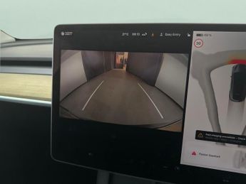 Tesla Model Y SUV RWD (346 ps) - HEATED STEERING - WIFI - BLIND SPOT ASSIST