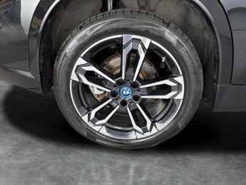 BMW iX1 30 66.5kWh M Sport xDrive (11kW Charger) (313 ps) - PARK ASSIST 