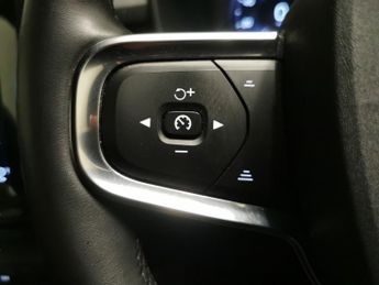 Volvo XC40 1.5h T4 Recharge 10.7kWh R-Design Plug-in (211 ps) - PARK ASSIST
