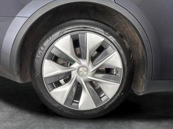 Tesla Model Y SUV RWD (346 ps) - HEATED STEERING - WIFI - BLIND SPOT ASSIST