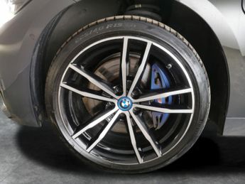 BMW 3 Series 2.0 330e 12kWh M Sport Pro Edition Touring Plug-in xDrive (292 p