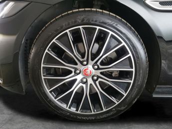 Jaguar XE 2.0 D180 R-Dynamic S (180 ps) - LANE DEPARTURE  - WIFI - ELECTRI