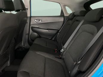 Hyundai Kona 64kWh Premium (10.5kW Charger) (204 ps) - HEATED SEATS - HEATED 