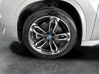 BMW iX1 30 66.5kWh M Sport xDrive (11kW Charger) (313 ps) - BLACK ROOF R