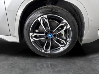 BMW iX1 30 66.5kWh M Sport xDrive (11kW Charger) (313 ps) - BLACK ROOF R