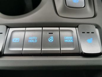 Hyundai Kona 64kWh Premium (10.5kW Charger) (204 ps) - REVERSE CAM - NAV - HE
