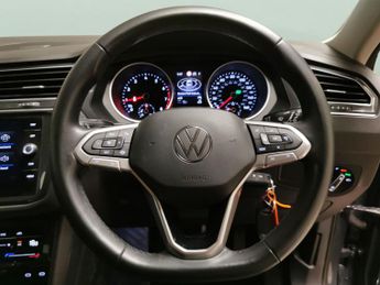 Volkswagen Tiguan 1.5 TSI Life DSG (150 ps) APPLE CARPLAY - SAT NAV - PARK SENSORS