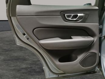 Volvo XC60 2.0h T6 Recharge 18.8kWh Plus Plug-in AWD (350 ps) - ADAPT CRUIS