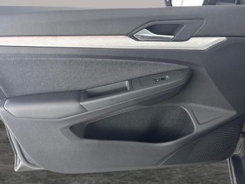Volkswagen Golf 1.5 eTSI MHEV Life DSG (150 ps) - BLUETOOTH - DIGITAL DASH - PAR