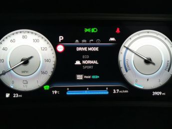 Hyundai Kona 64kWh Premium (10.5kW Charger) (204 ps) - KEYLESS ENTRY - LED - 