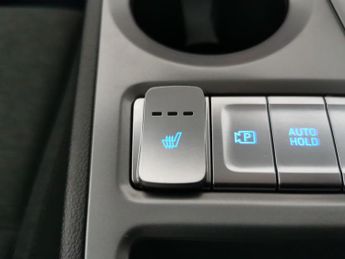 Hyundai Kona 64kWh Premium (10.5kW Charger) (204 ps) - KEYLESS ENTRY - LED - 