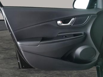 Hyundai Kona 64kWh Premium (10.5kW Charger) (204 ps) - KEYLESS ENTRY - LED - 