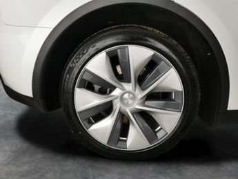 Tesla Model Y SUV RWD (346 ps) - HEATED STEERING - WIFI - BLIND SPOT ASSIST