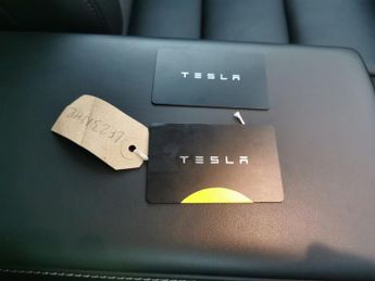 Tesla Model Y SUV RWD (346 ps) - HEATED STEERING - WIFI - BLIND SPOT ASSIST