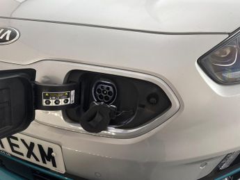 Kia Niro 64kWh 4+ (201 bhp) - NAV - HEATED STEERING - BLIND SPOT ASSIST