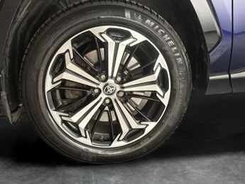 Toyota RAV4 2.5 VVT 18.1kWh Dynamic Plug-in CVT 4WD (306 ps) - LANE DEPARTUR