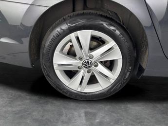 Volkswagen Golf 1.5 eTSI MHEV Life DSG (150 ps) - BLUETOOTH - DIGITAL DASH - PAR