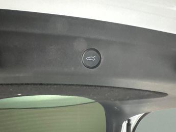 Tesla Model Y SUV RWD (346 ps) - HEATED STEERING - WIFI - BLIND SPOT ASSIST