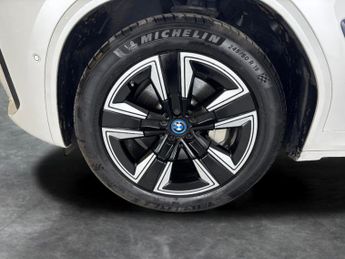 BMW iX3 80kWh M Sport (286 ps) - PARK ASSIST - REVERSE CAM - LEATHER