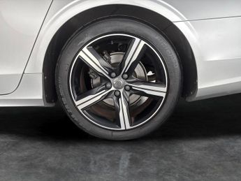 Volvo S90 2.0 D4 R-Design Plus (190 ps) - SENSUS SAT NAV - PARK ASSIST - L