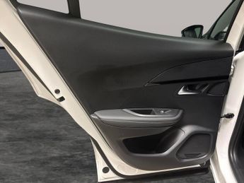Peugeot E-2008 50kWh GT (7kW Charger) (136 ps) - LED - REVERSE CAM - NAV