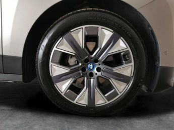 BMW iX 40 76.6kWh Sport xDrive (11kW Charger) (326 ps) - STEPPED SENSAT